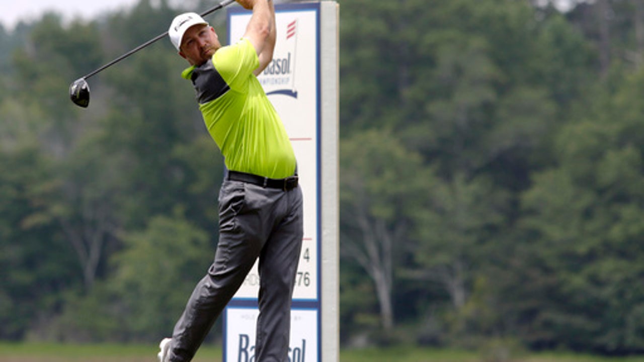 Chad Collins misses 59 chance, parring final 2 holes for 60 (Jul 21, 2017)